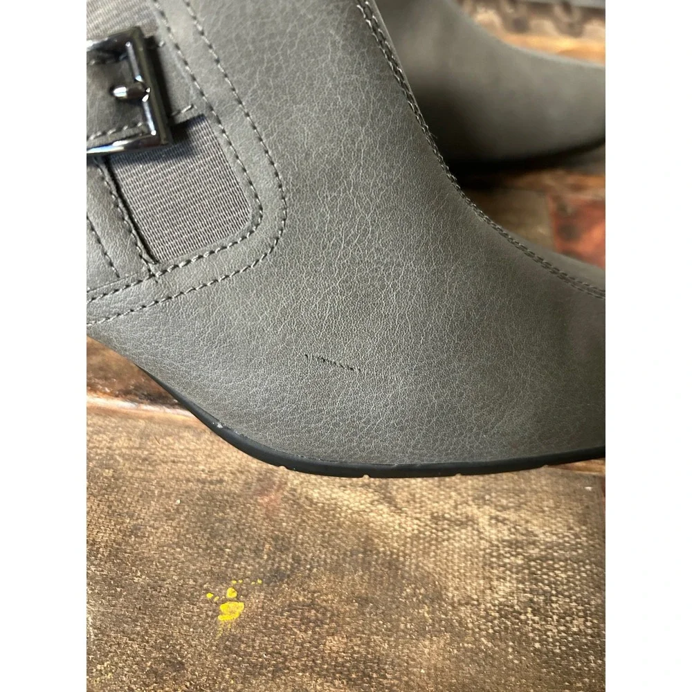 A2 by Aerosoles Gray Faux Leather Buckle Shooties Square Toe Block Heel Size 9.5
